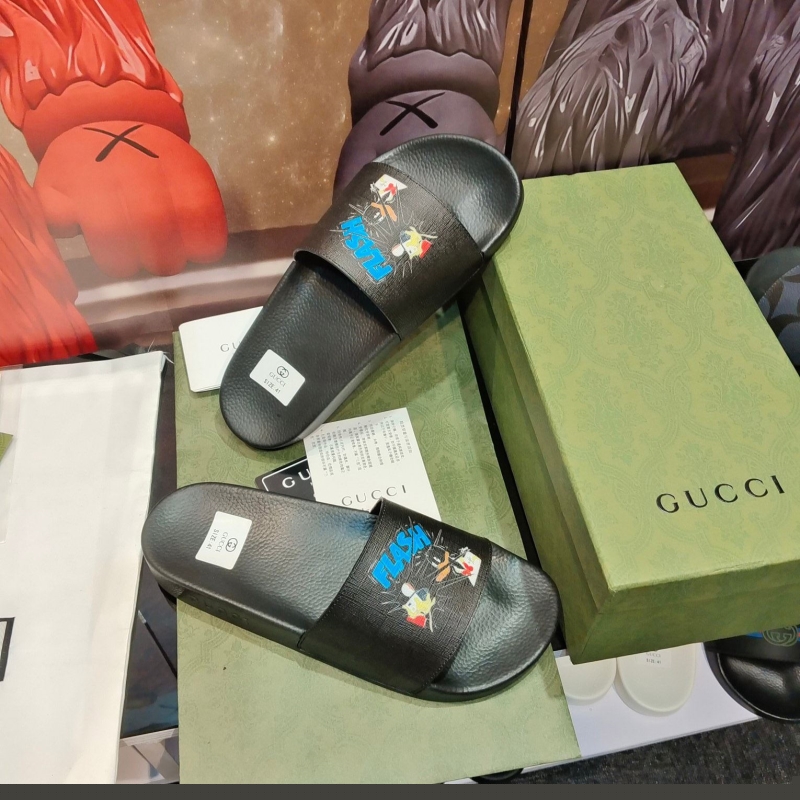 G*u*i slippers